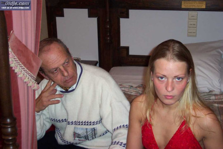 Young teenie amateur Zafira bends over a bed to get dicked by an old lover
