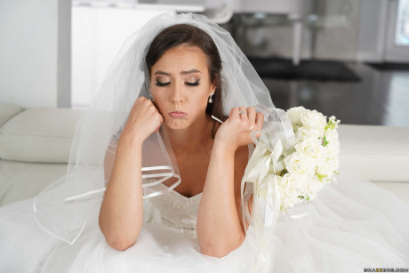 Gorgeous bride Kelsi Monroe doffs her wedding dress to show her slender body