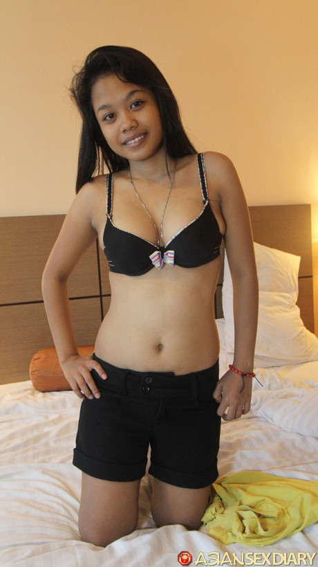 Amateur chinese slut girl girl Febi exposes her massive boobs and gets banged in a POV session