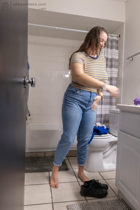 Chubby amateur Bonnie T shows her giant boobies & booty while getting dressed