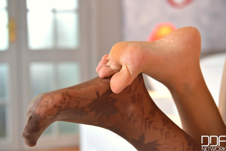 Saucy brunette Lorena poses in her stockings before worshiping her own toes