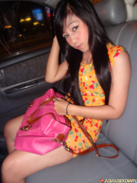 Asian amateur Soey unveils her round ass and gets pounded in POV sex