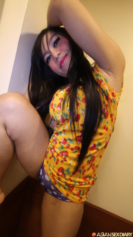 Asian amateur Soey unveils her round ass and gets pounded in POV sex