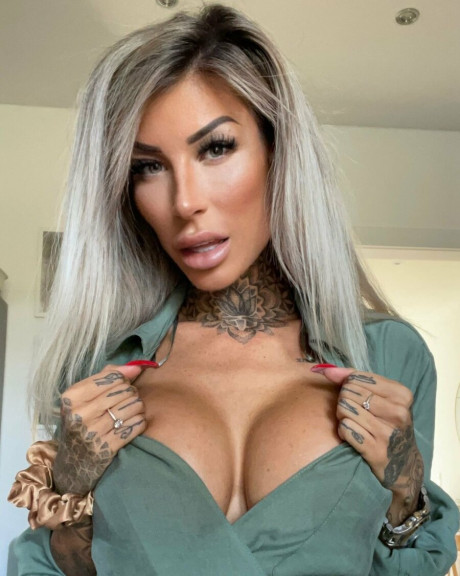Yellow-haired amateur Jacky Inked poses in green lacy undies in a cute solo
