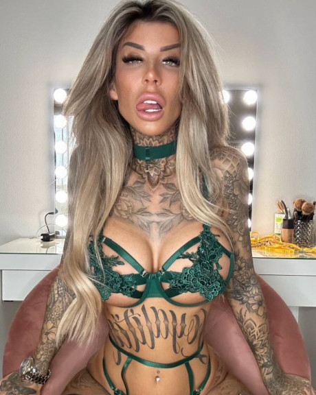 Yellow-haired amateur Jacky Inked poses in green lacy undies in a cute solo