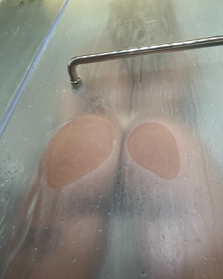 Curvaceous amateur babe Anca soaps and washes her hot body in her shower