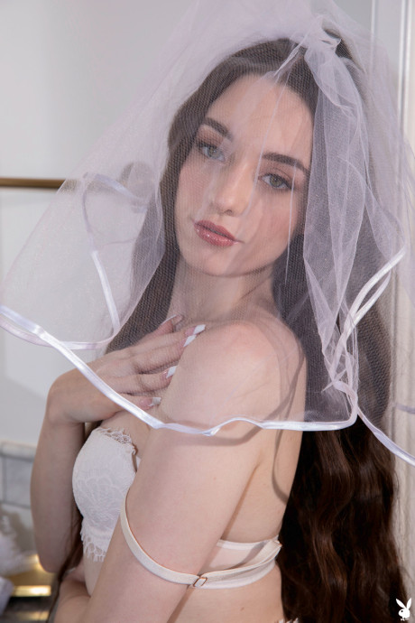 Stunning bride Gia Rae shows off her gigantic butt and her shaved snatch