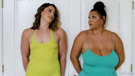Chicks Way performed by Ashlyn Peaks, Sophia Burns undressed Photos