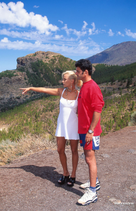 Blondie MILF Gabriella Bond gets plowed in the booty during a picnic