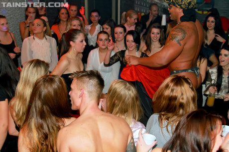Super horny girls having some XXX fun with handsome strippers