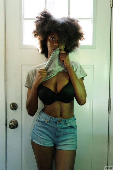 Zishy performed by Angel Avril XXX Gallery