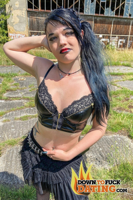 Black model Doreen liking slutty outdoor sex with her sleazy director