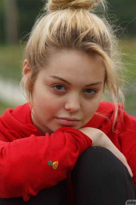 Adorable gf Gia Strachen flashing her tiny melons nice behind & her pussy