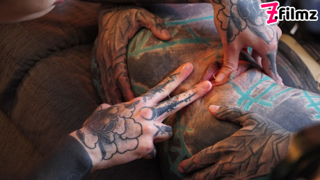 Heavily tattooed skanks Nux Vomica & Anuskatzz partake in lesbian sex