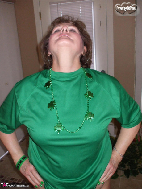 Old amateur Busty Bliss licks a small cock during St Paddy celebrations