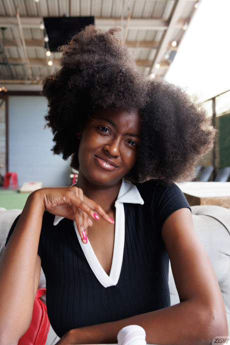 Zishy performed by Angel Avril Porn Gallery