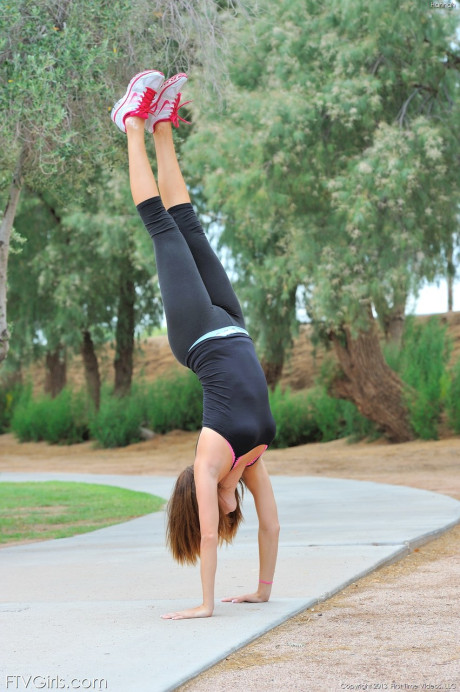 Skinny girl Hannah doffs her tights and stretches her pink clam