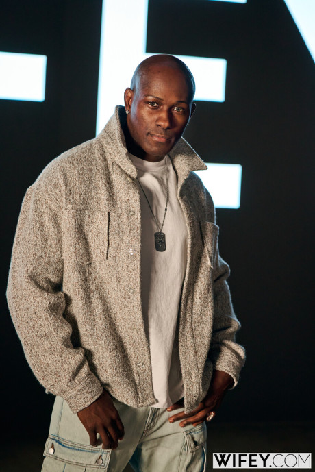 Wifey performed by Sheem, Summer Starz naked Pictures