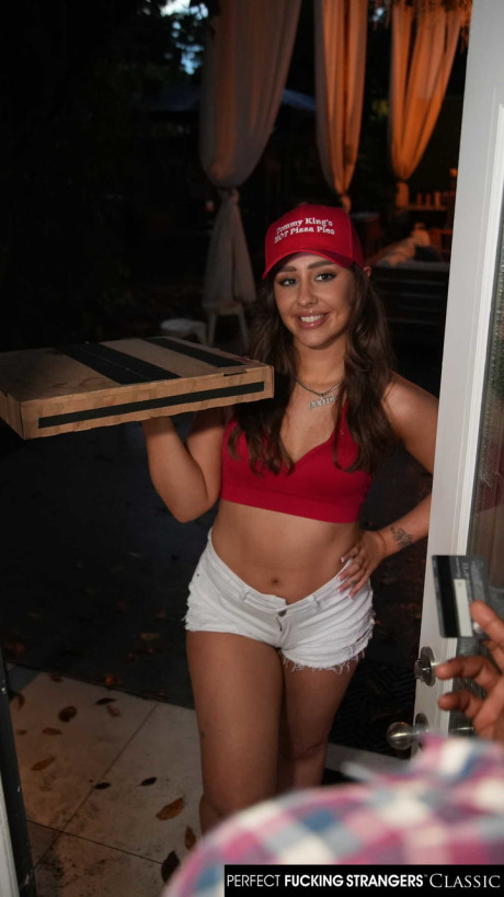 Bootylicious pornstar Tommy King gets her muff ravished by a BBC