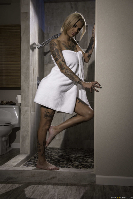 Brazzers Network Bonnie Rotten, Small Hands