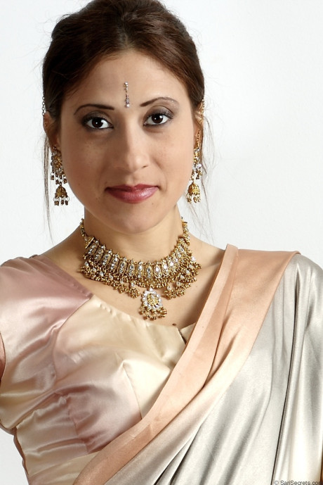 Indian female uncovers her tiny breasts as she removes traditional clothing