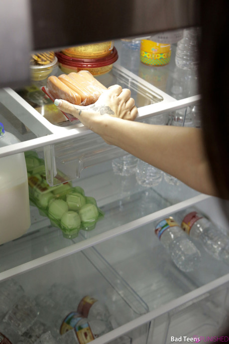 Cuisine sweetie & stepsister spanked & sexed by stepdad for toying with food