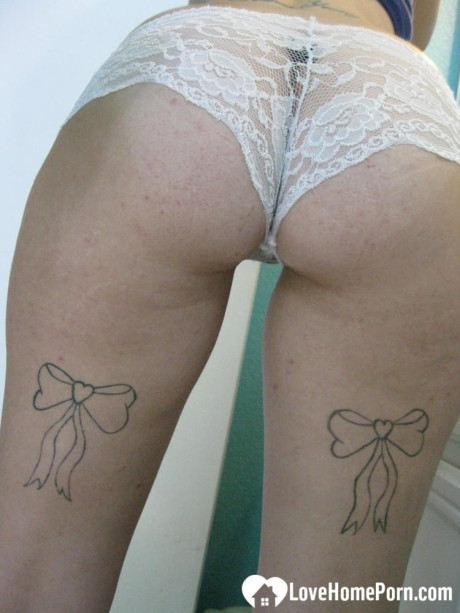 Inked amateur teenie touches her hot cunt and shows her curvy body