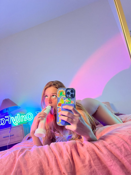 Charming amateur teen Bella Puffs undresses and slaps her twat in a solo