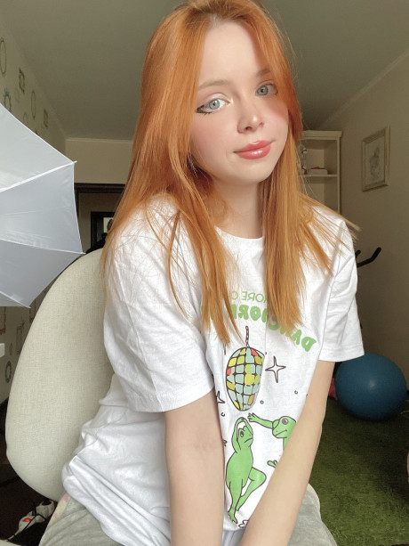 Redheaded OnlyFans young Olash Peachy posing in her dirty compilation