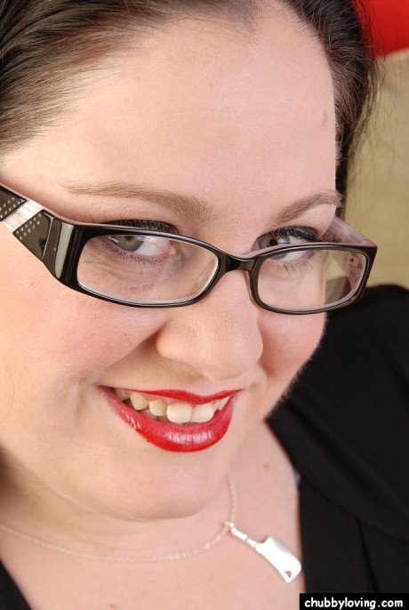 Very chunky older in glasses Glory-Foxxx takes off her black dress