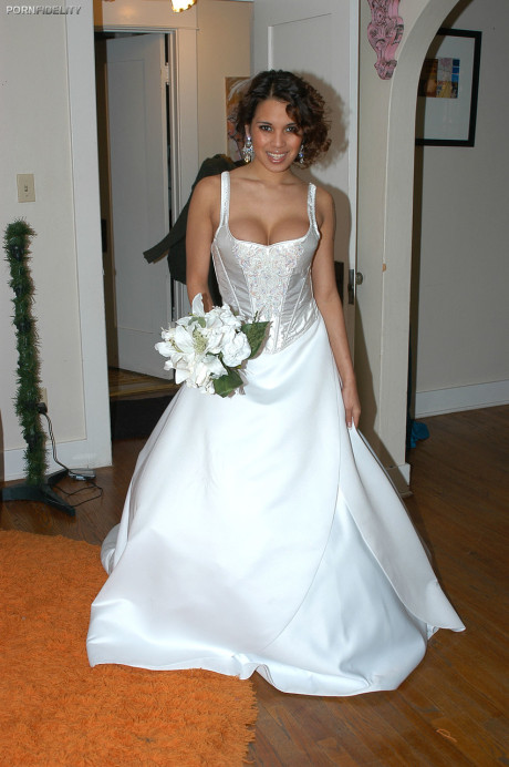 Gorgeous hispanic bride Renae Cruz flashes her hot fake boobs on her wedding day