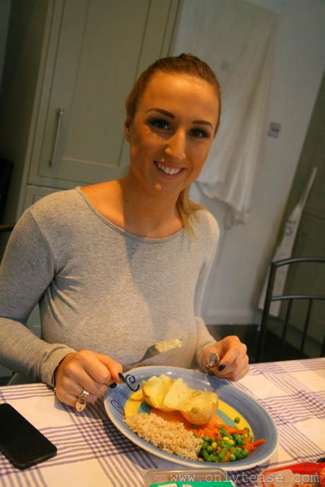 Sexy amateur babes show off their great bodies behind the scenes