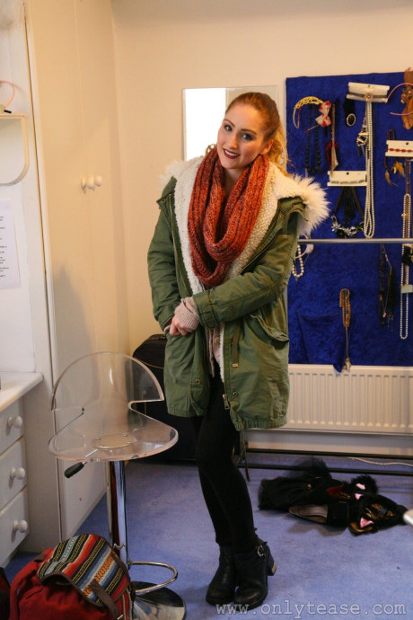 Sexy amateur babes show off their great bodies behind the scenes