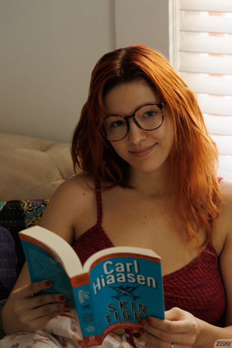 Nerdy amateur Keely Rose washes her red hair, curves and holes in the shower