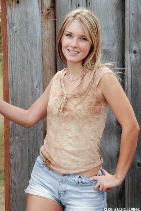 This Years Model Jewel Au Natural