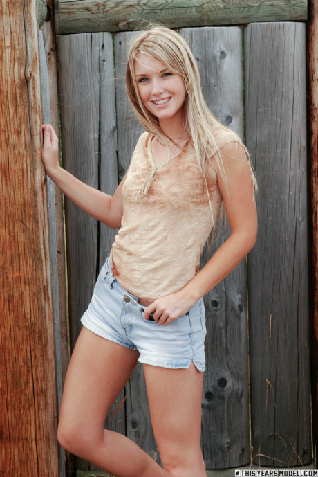 This Years Model Jewel Au Natural