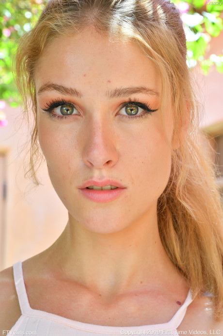 Amateur babe Mazzy stuffing pink balls into her tasty pink snatch