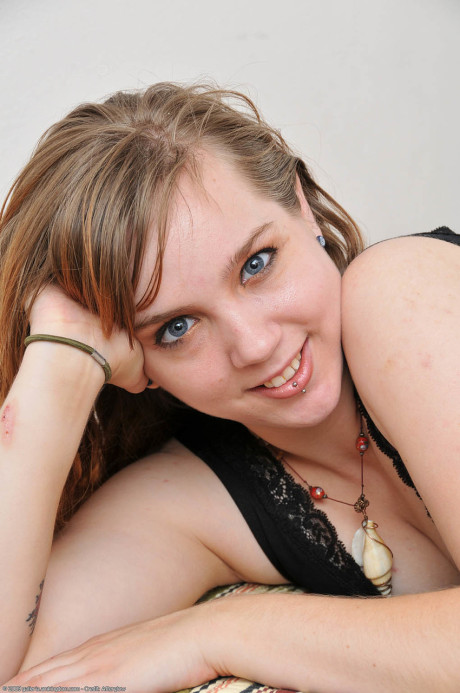 Pretty slut girl chick with long hair exposes her natural boobs and snatch on top of a bed