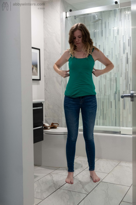 Amateur Australian model Paisley showing her lean body in the bathroom