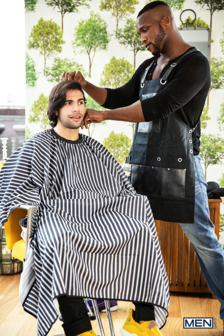 Muscular ebony barber Andre Donovan has kinky anal sex with a white twink