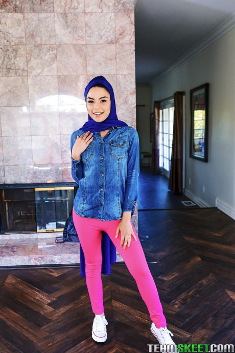 Skinny babe with a hijab Maya Bijou getting spit roasted in a fling