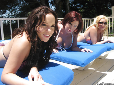 Lesbian babe Teagan Summers and her friends posing in the pool nude