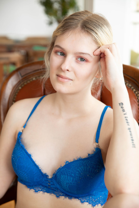 German amateur Ally dons nipple clamps before toying her naked cunt