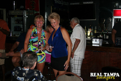 Sexy amateur wives show their amazing melons in an all-night bar meet