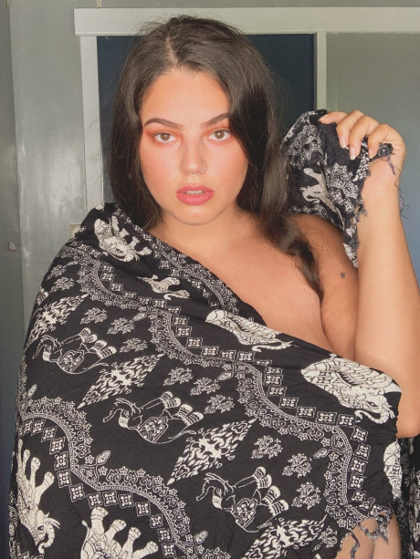Brunette babe with giant saggy boobies Jordyn Khaled reveals her monstrous booty