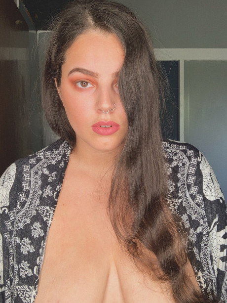 Brunette babe with giant saggy boobies Jordyn Khaled reveals her monstrous booty