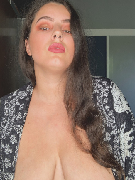 Brunette babe with giant saggy boobies Jordyn Khaled reveals her monstrous booty