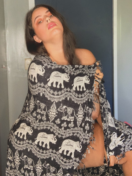 Brunette babe with giant saggy boobies Jordyn Khaled reveals her monstrous booty