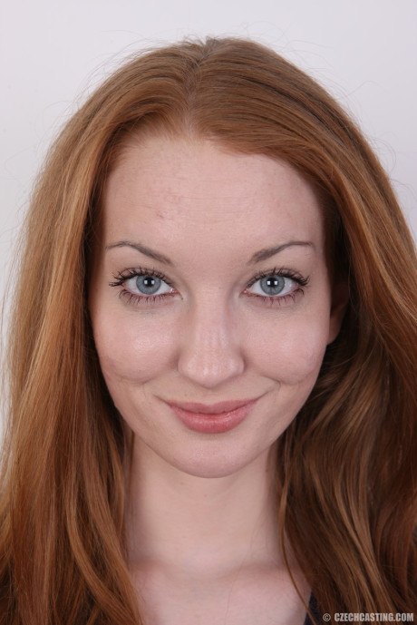 Natural red hair Klara doffs ripped jeans and a blazer on way to posing nude