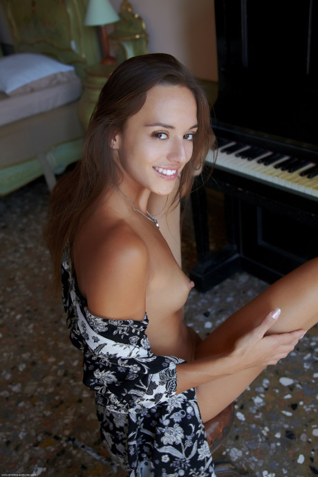 Errotica Archives Dominika